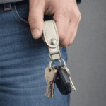 Llavero Cuero 100% Artesanal, Color Blanco - Imagen 2