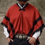 Poncho Rojo con Guarda Lineal Negra 140x180 - Imagen 2