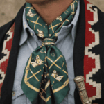 Pañuelo Fratello para Cuello (Diseño Caballos VERDE, MOD 1, 60X60) - Imagen 2