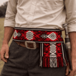 Faja Gaucho - Cinto N°12 Color Nnegro, Diseños Trivales Rojo y Blanco (Aprox 3mts) - Imagen 2