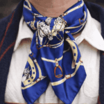 Pañuelo Fratello para Cuello, (Diseño Caballos y Herraduras, Color Azul) - Imagen 2