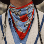 Pañuelo Fratello para Cuello (Diseño Dos Caballos, Color Rojo y Gris) - Imagen 2