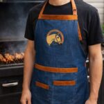 Delantal Asador Parrillero Jeans, Diseño Caballo c/ 3 bolsillos - Imagen 2