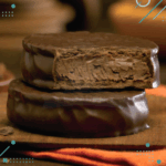 Alfajor Cachafaz relleno de Mousse cubierto de chocolate x 6un (294g) - Imagen 2