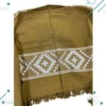 Poncho Argentino Con Hilo, Color Marron, Diseño Guarda Pampa Blanco 140x180 - Imagen 2