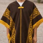 Poncho Argentino Con Hilo, Color Marron diseño Guarda Pampa Color Amarillo140x180 - Imagen 2