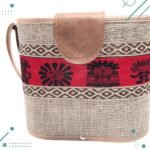 BOLSO MEDIA CANASTA ARPILLERA CON GUARDA Y DISEÑOS SIMBOLICOS  COLOR BEIGE - Imagen 4