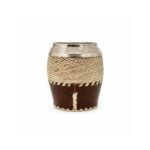 Mate Calabaza Torpedo Cincelado, Tejido En Tiento, Color Marron