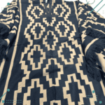 Poncho Calidad PREMIUM Argentino Con Hilo, Color Negro Y Diseño Tradicional Color Beige - Imagen 2