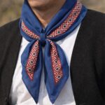 Pañuelo Fratello para Cuello, Gaucho (Diseño Color Azul con Guarda Roja) - Imagen 2