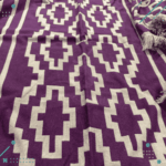 Poncho Calidad PREMIUM Argentino Con Hilo, Color Bordo Y Diseño Tradicional Color Beige - Imagen 3