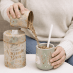 Combo Matero - Yerbera/Azucarera Lata "Lo Estas Haciendo Bien" + Mate Nordico Oliva + Bombilla - Imagen 2