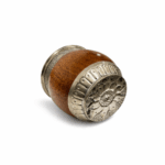 Imperial Roma Algarrobo Con Base y Virola Cincelada (10x10cm aprox) - Imagen 2