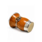 Mate Litoral de Calabaza Cincelado, Diseño Carreta con Dijes (10x10cm aprox.) - Imagen 2