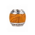Mate Roma Calabaza, Cuero Tallado, Virola Y Base Cincelada, Color Suela (10x8cm aprox) - Imagen 2