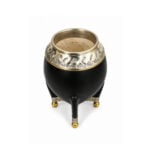Mate Torpedo Virola Cincelada Cuero Liso Negro Base Bolitas (14x9cm aprox) - Imagen 2